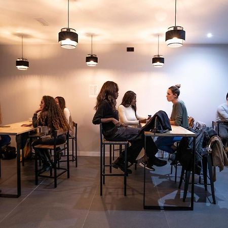 Madriz Hostel Екстер'єр фото