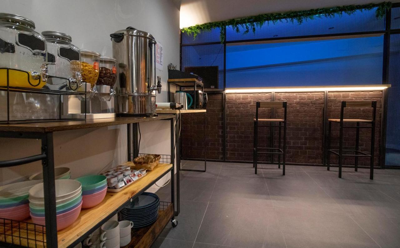 Madriz Hostel Екстер'єр фото