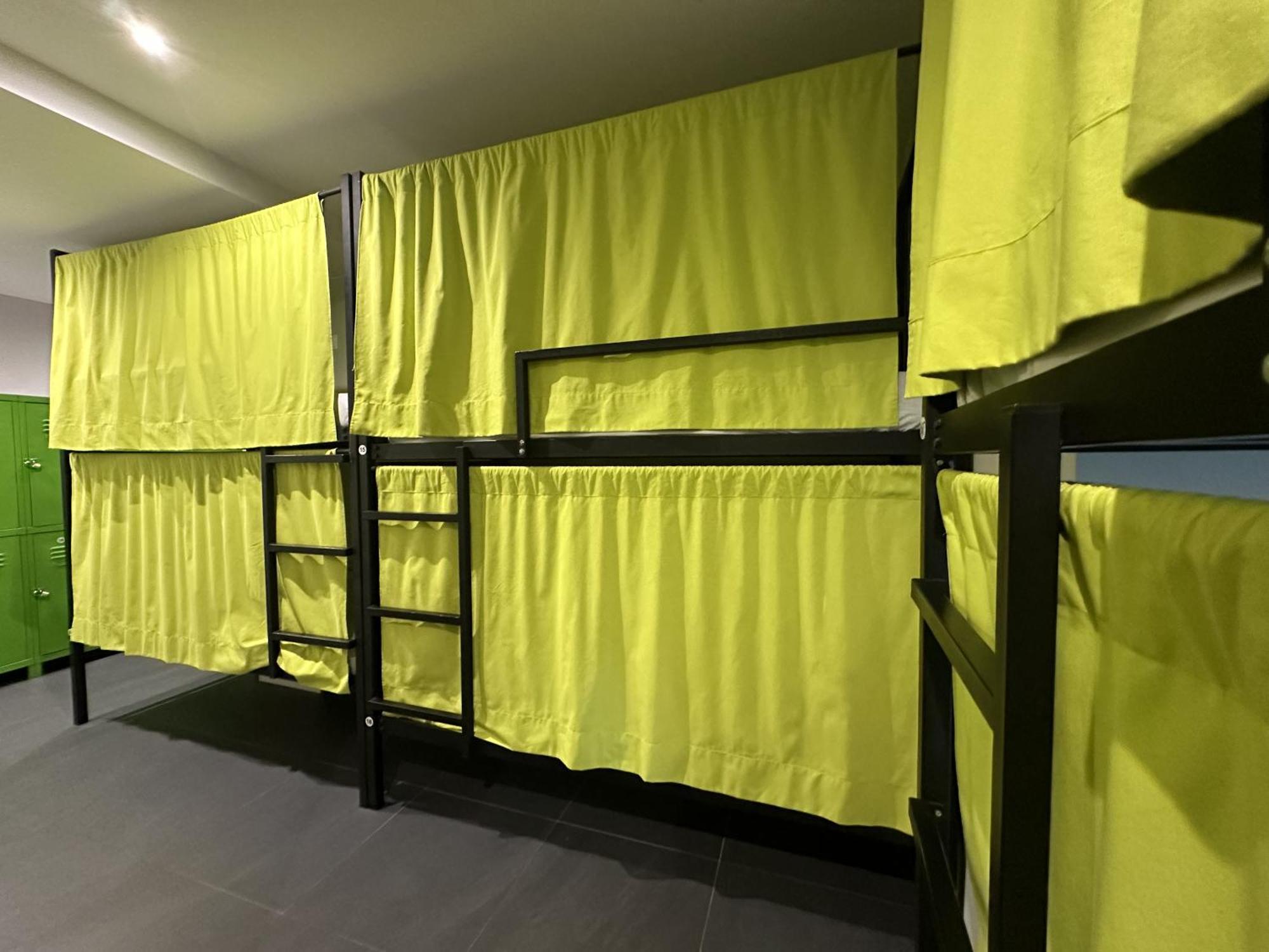 Madriz Hostel Екстер'єр фото